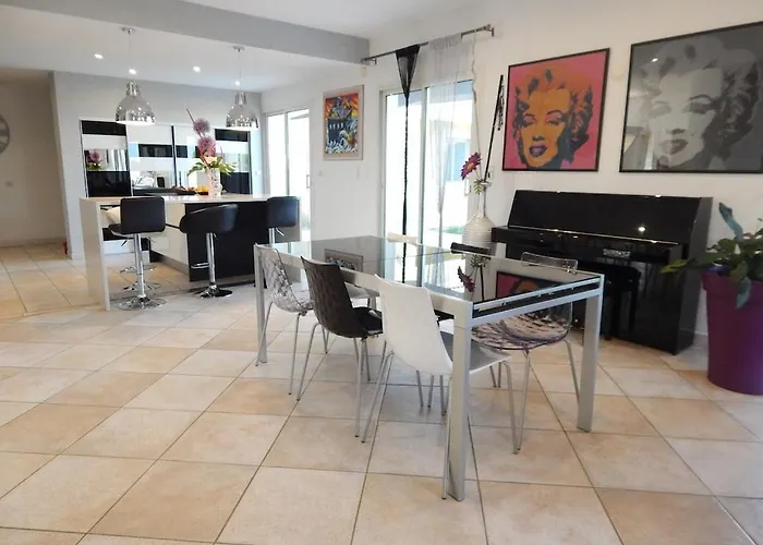 Superbe Propriete, Piscine, Salle De Jeux, Appareils De Sport * Saint-Aunes